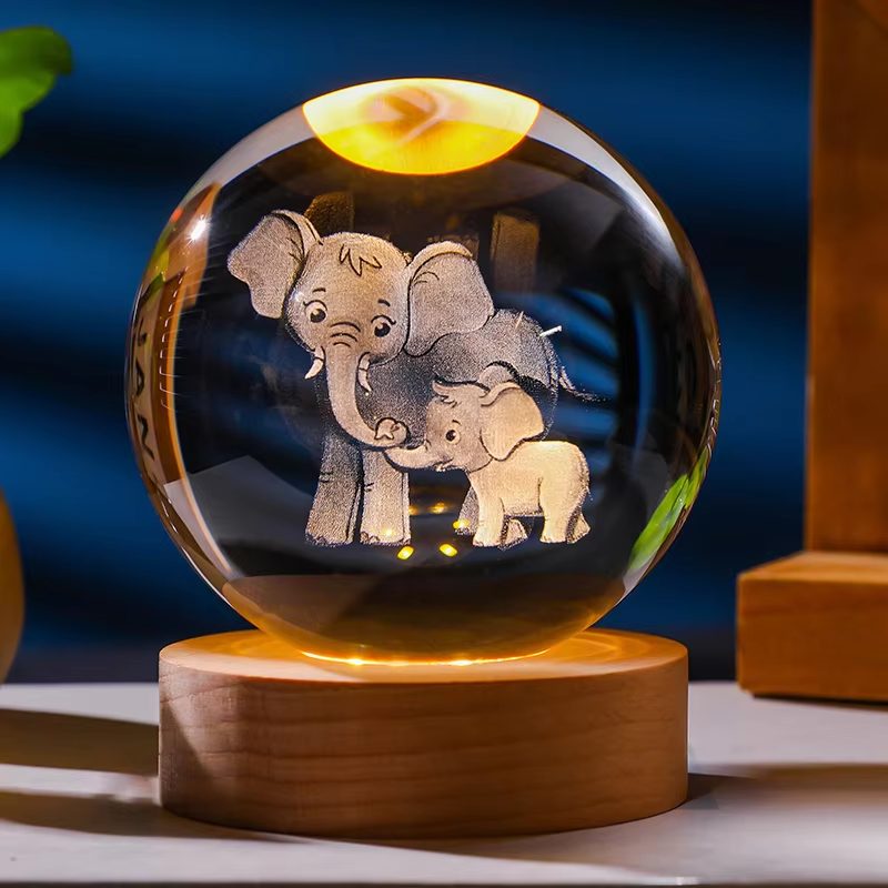 Baby elephant and mother crystal ball 3D laser printed. Includes a light base and a remote control